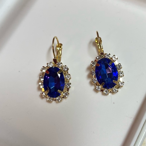 Bright faux zaphire & gold tone earrings nwot - Picture 3 of 3